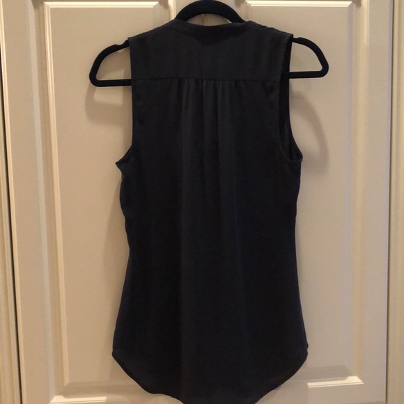 🦋 Meadow Rue Navy scallop front trim button down sleeveless top - Picture 3 of 6
